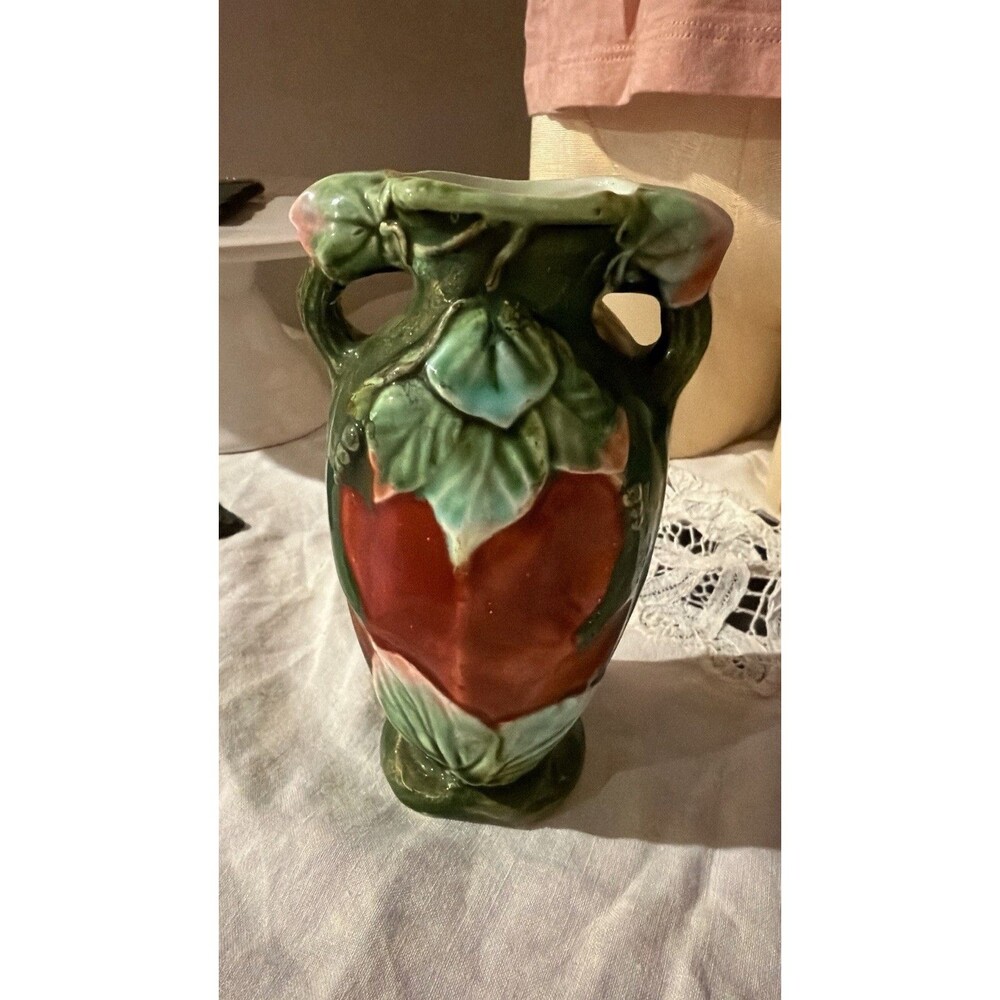 Ceramic Strawberry Decorative Vase Green & Red, Fruit & Vegetables Theme Decor